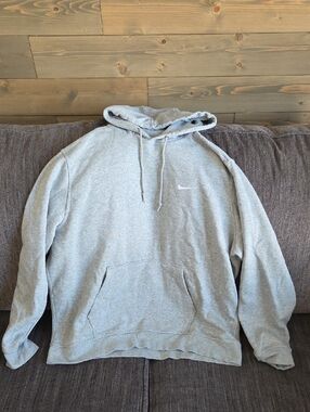 Nike Men’s Heather Gray Pullover Hoodie
